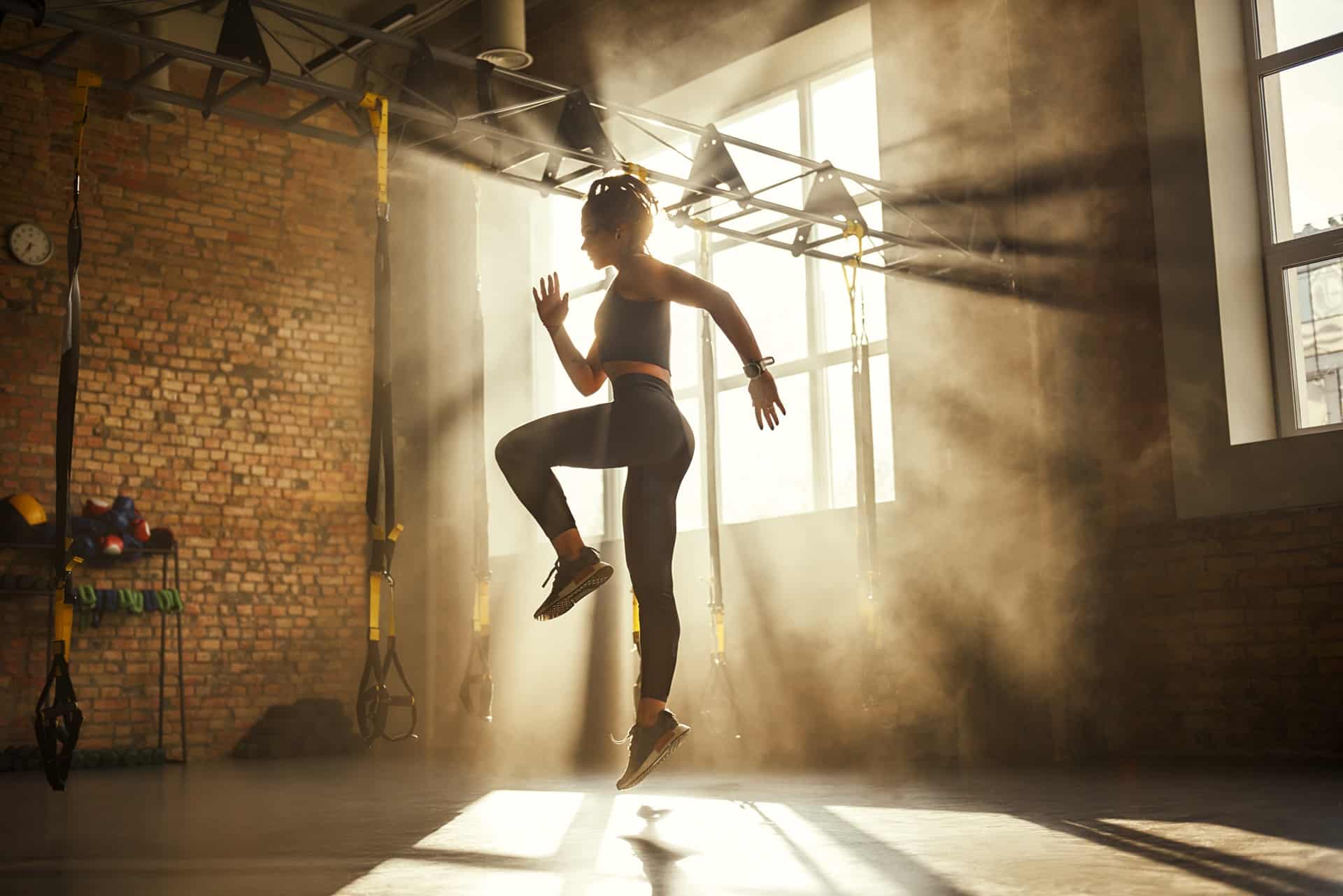 Frau beim Sprungtraining, Schlittschuhkufen inspiriert